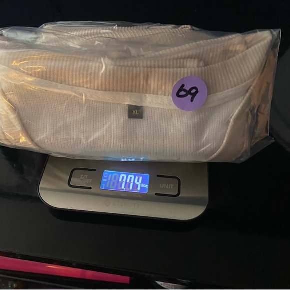 Classic V-Neck Knit Sweater Vest – Size XL - Picture 8 of 8